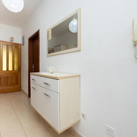 Apartment 2 Bedroom In Trogir